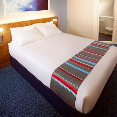 Travelodge London Teddington מראה חיצוני תמונה