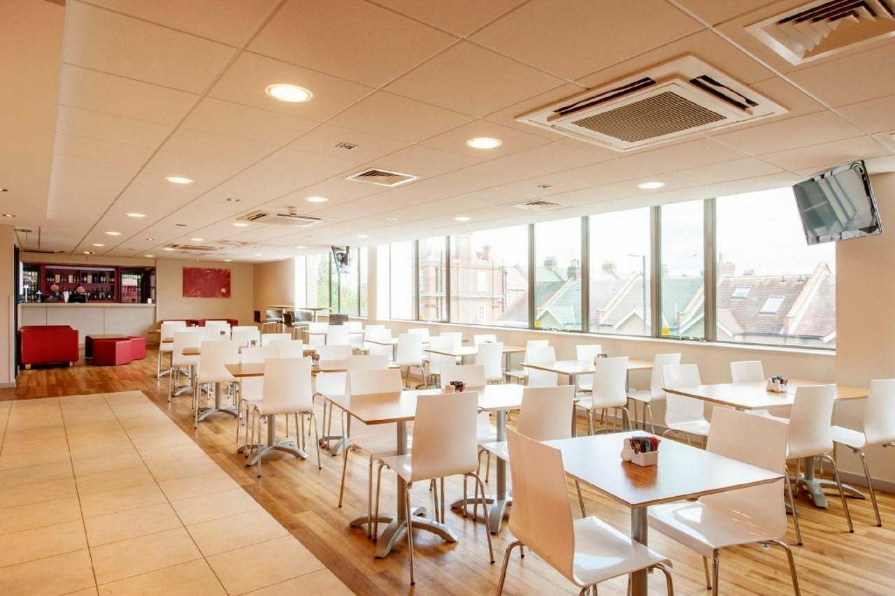 Travelodge London Teddington מראה חיצוני תמונה